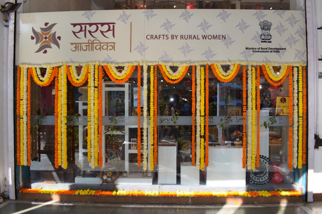 Saras Gallery at a Glance